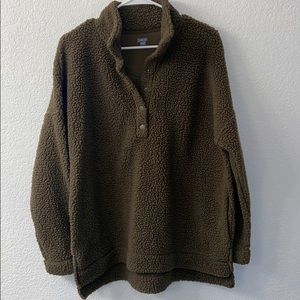 Olive green Sherpa with pockets